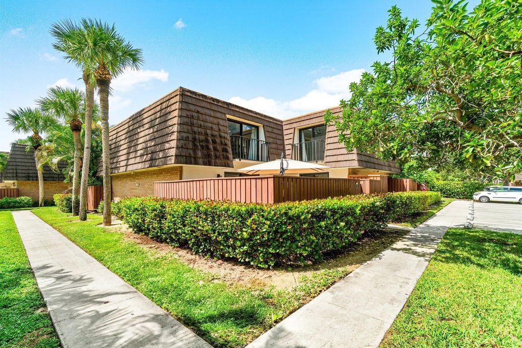 Image 2 of property listing at 1914 19th Court 34 B, Jupiter, FL 33477