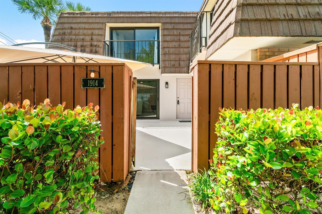 Image 3 of property listing at 1914 19th Court 34 B, Jupiter, FL 33477