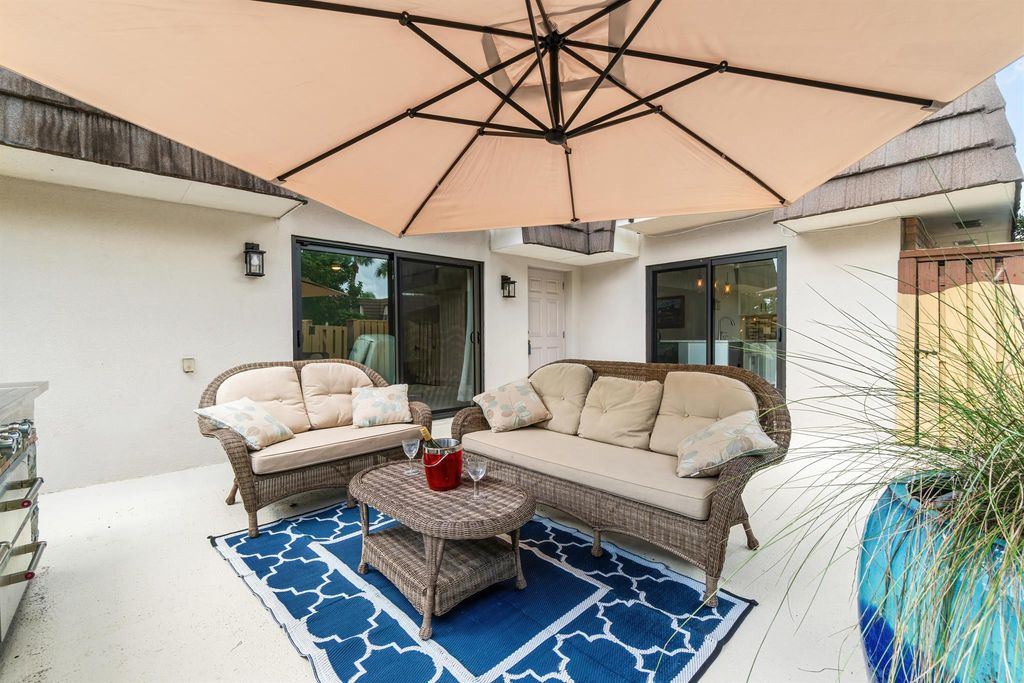 Image 5 of property listing at 1914 19th Court 34 B, Jupiter, FL 33477