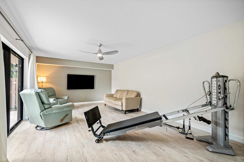 Image 6 of property listing at 1914 19th Court 34 B, Jupiter, FL 33477