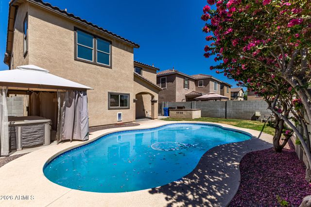 10925 W COLLEGE Drive, Phoenix, AZ 85037