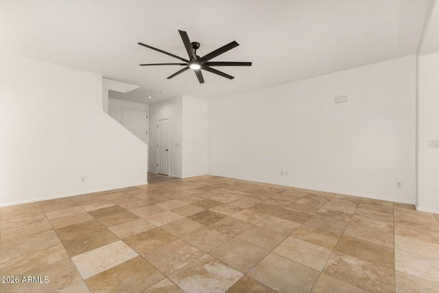 10925 W COLLEGE Drive, Phoenix, AZ 85037