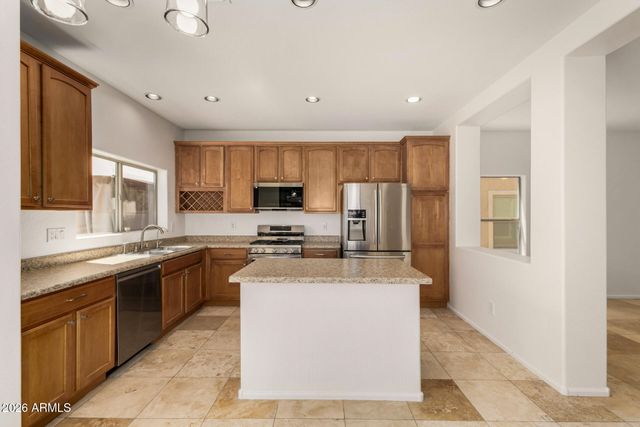 10925 W COLLEGE Drive, Phoenix, AZ 85037