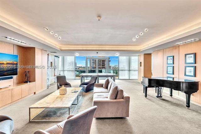 900 Biscayne Blvd 4207, Miami, FL 33132