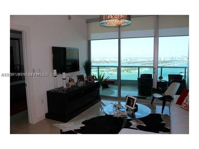 900 Biscayne Blvd 4207, Miami, FL 33132