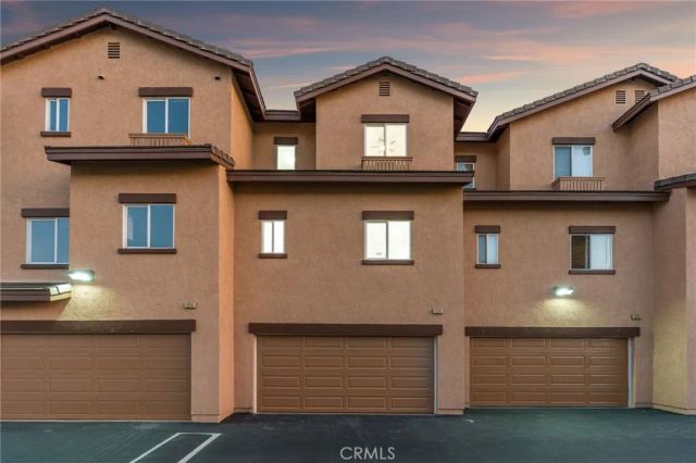 521 N Lark Ellen B, Covina, CA 91722