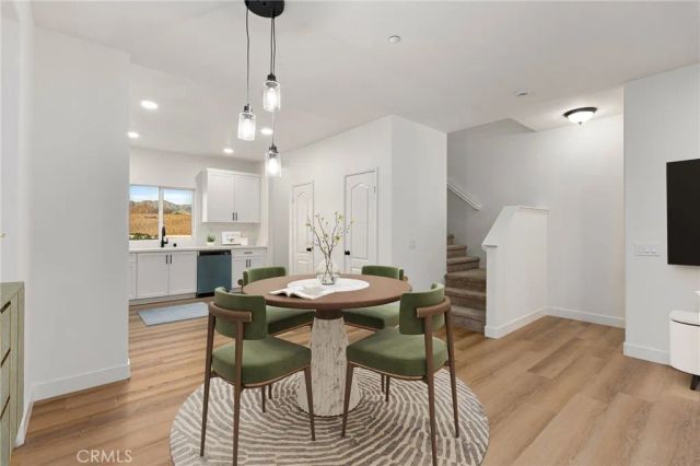 521 N Lark Ellen B, Covina, CA 91722