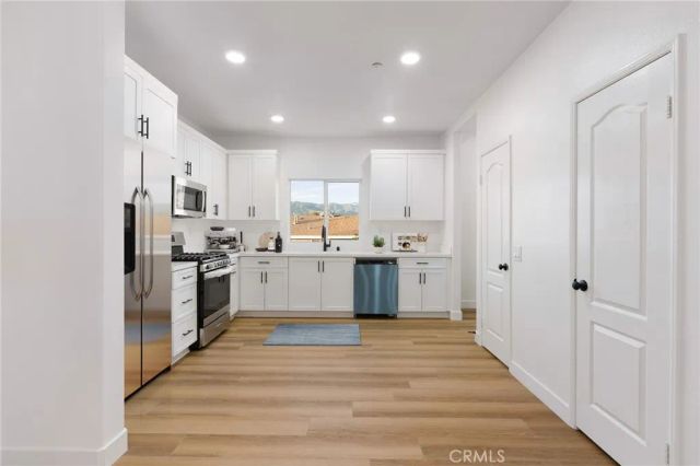 521 N Lark Ellen B, Covina, CA 91722