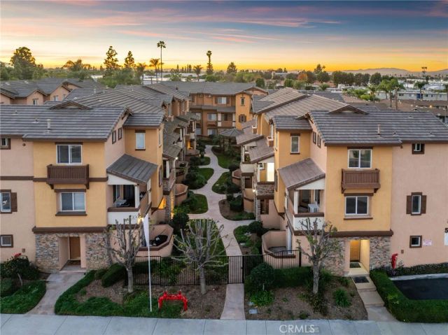 521 N Lark Ellen B, Covina, CA 91722