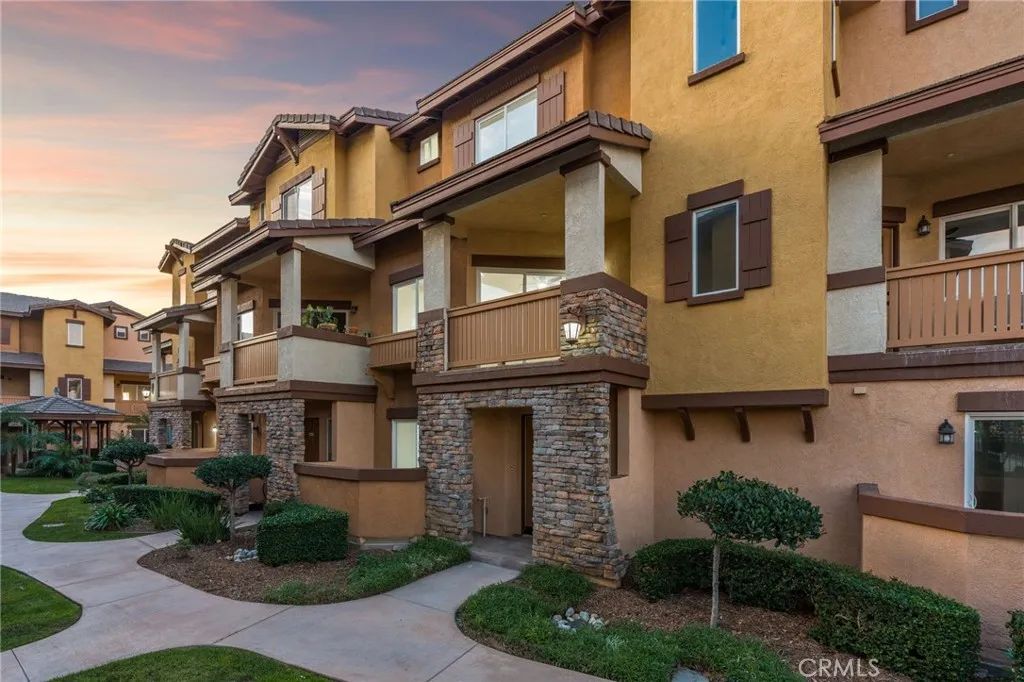 521 N Lark Ellen B, Covina, CA 91722