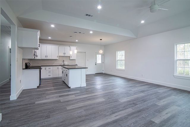 537 W Hopkins Street, Mexia, TX 76667
