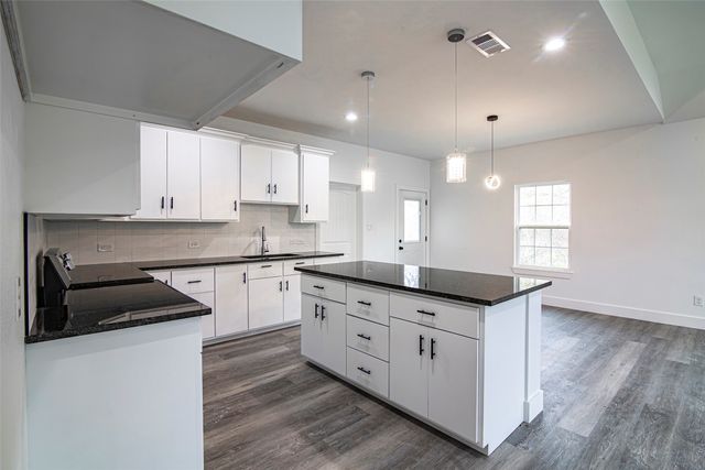 537 W Hopkins Street, Mexia, TX 76667