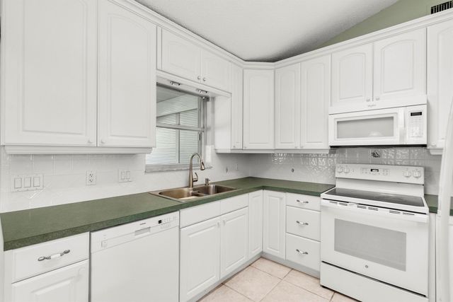 6760 SE Lillian Court, Stuart, FL 34997