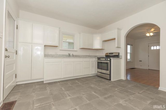 2212 W Columbia Street, Evansville, IN 47712