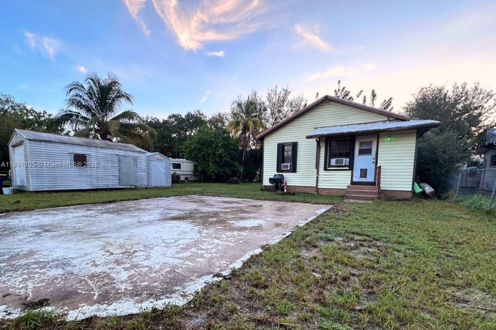 5161 SW 27th Ave, Dania Beach, FL 33312
