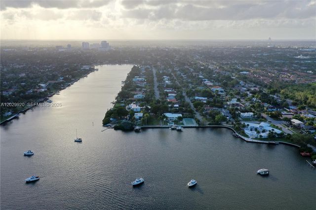 927 N Northlake Drive, Hollywood, FL 33019