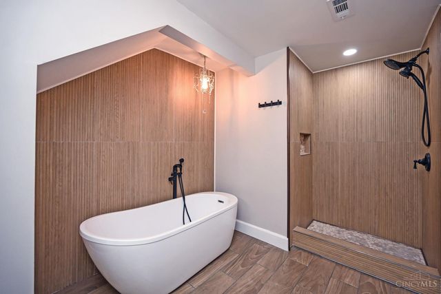 1602 Rose Place, Cincinnati, OH 45237