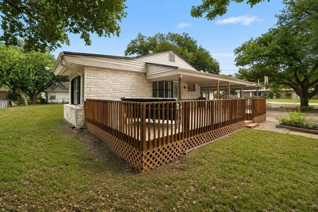 1700 W 7th ST, Taylor, TX 76574