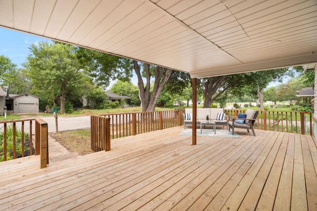 1700 W 7th ST, Taylor, TX 76574