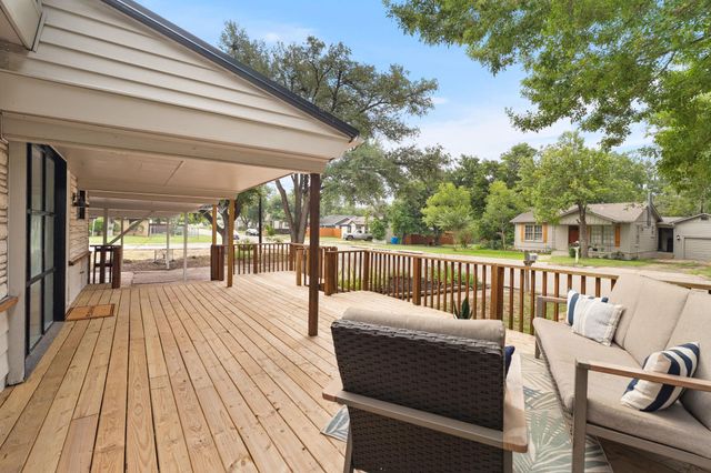 1700 W 7th ST, Taylor, TX 76574
