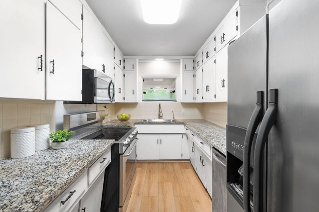 1700 W 7th ST, Taylor, TX 76574