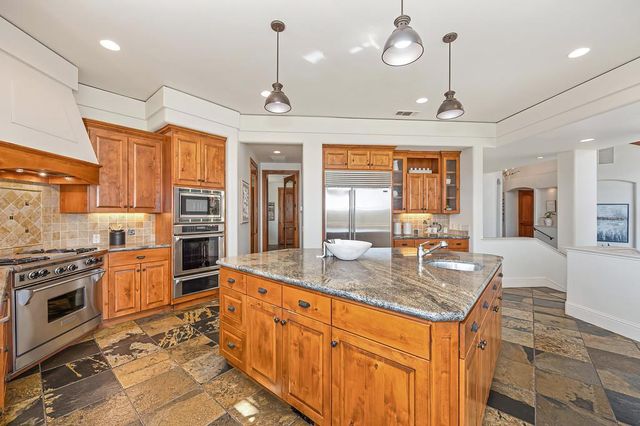 17240 Winchester Club Dr, Meadow Vista, CA 95722