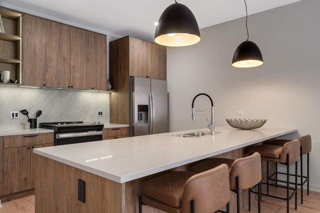 1257 N ASHLAND Avenue 403, Chicago, IL 60622