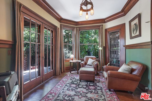 4311 Victoria Park Drive, Los Angeles, CA 90019