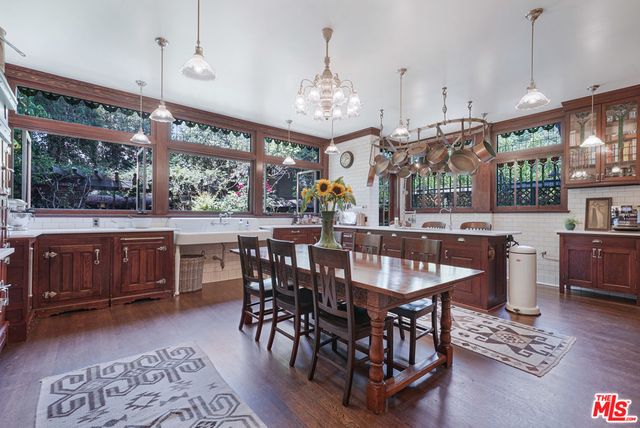 4311 Victoria Park Drive, Los Angeles, CA 90019