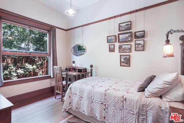 4311 Victoria Park Drive, Los Angeles, CA 90019