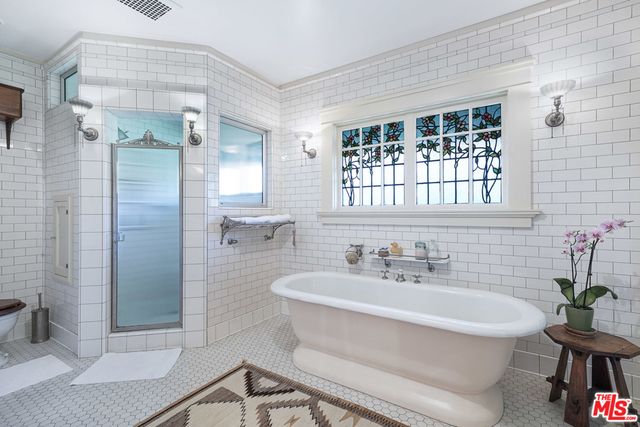 4311 Victoria Park Drive, Los Angeles, CA 90019