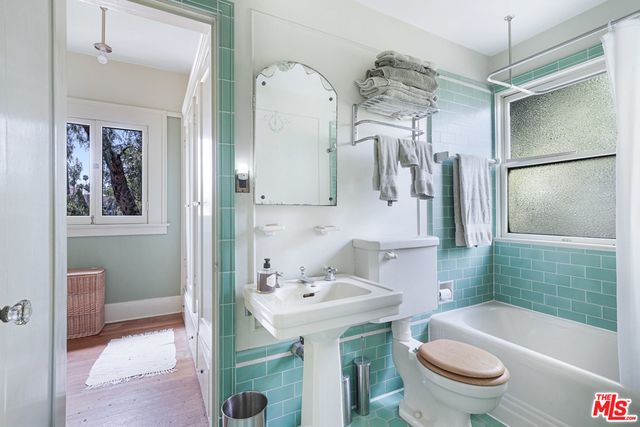 4311 Victoria Park Drive, Los Angeles, CA 90019