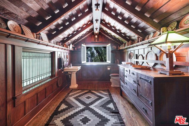 4311 Victoria Park Drive, Los Angeles, CA 90019