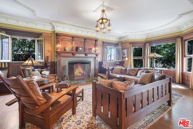 4311 Victoria Park Drive, Los Angeles, CA 90019