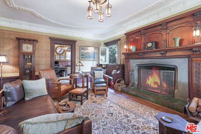 4311 Victoria Park Drive, Los Angeles, CA 90019