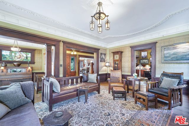 4311 Victoria Park Drive, Los Angeles, CA 90019