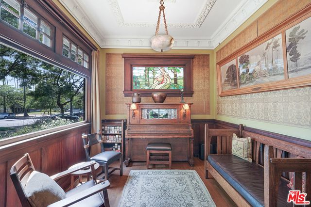 4311 Victoria Park Drive, Los Angeles, CA 90019