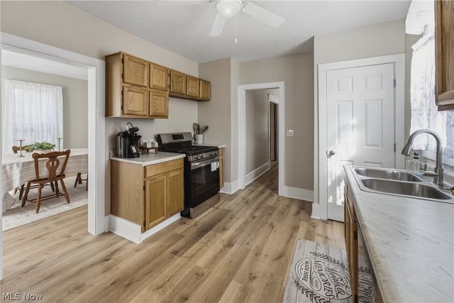 284 E Park Avenue, Barberton, OH 44203