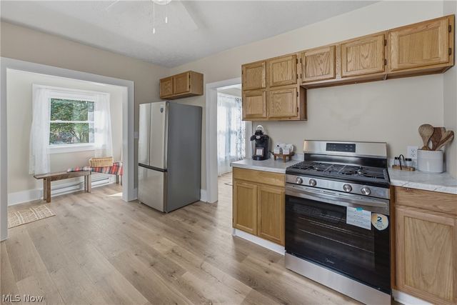 284 E Park Avenue, Barberton, OH 44203