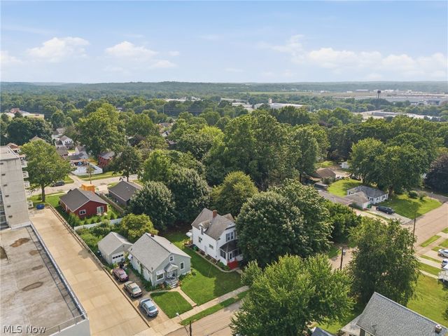 284 E Park Avenue, Barberton, OH 44203
