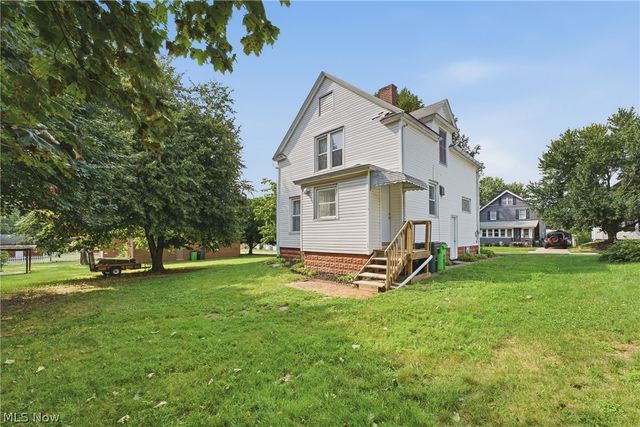 284 E Park Avenue, Barberton, OH 44203