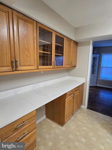 18 EDINBORO CIR, Chalfont, PA 18914