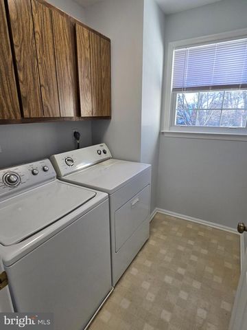 18 EDINBORO CIR, Chalfont, PA 18914