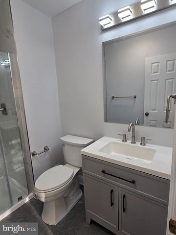 18 EDINBORO CIR, Chalfont, PA 18914