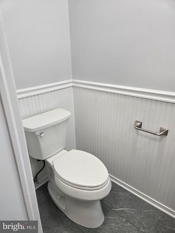 18 EDINBORO CIR, Chalfont, PA 18914