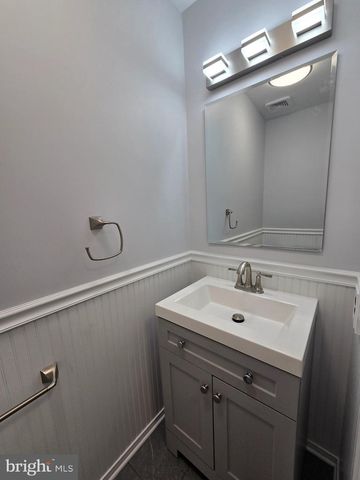 18 EDINBORO CIR, Chalfont, PA 18914