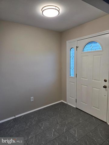 18 EDINBORO CIR, Chalfont, PA 18914