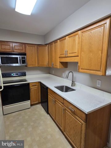 18 EDINBORO CIR, Chalfont, PA 18914