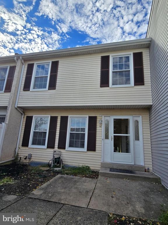 18 EDINBORO CIR, Chalfont, PA 18914