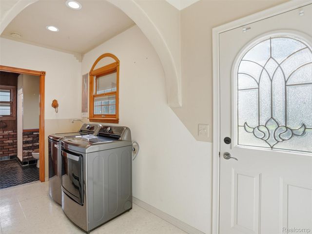 49455 Schoenherr Road, Shelby Charter Township, MI 48315